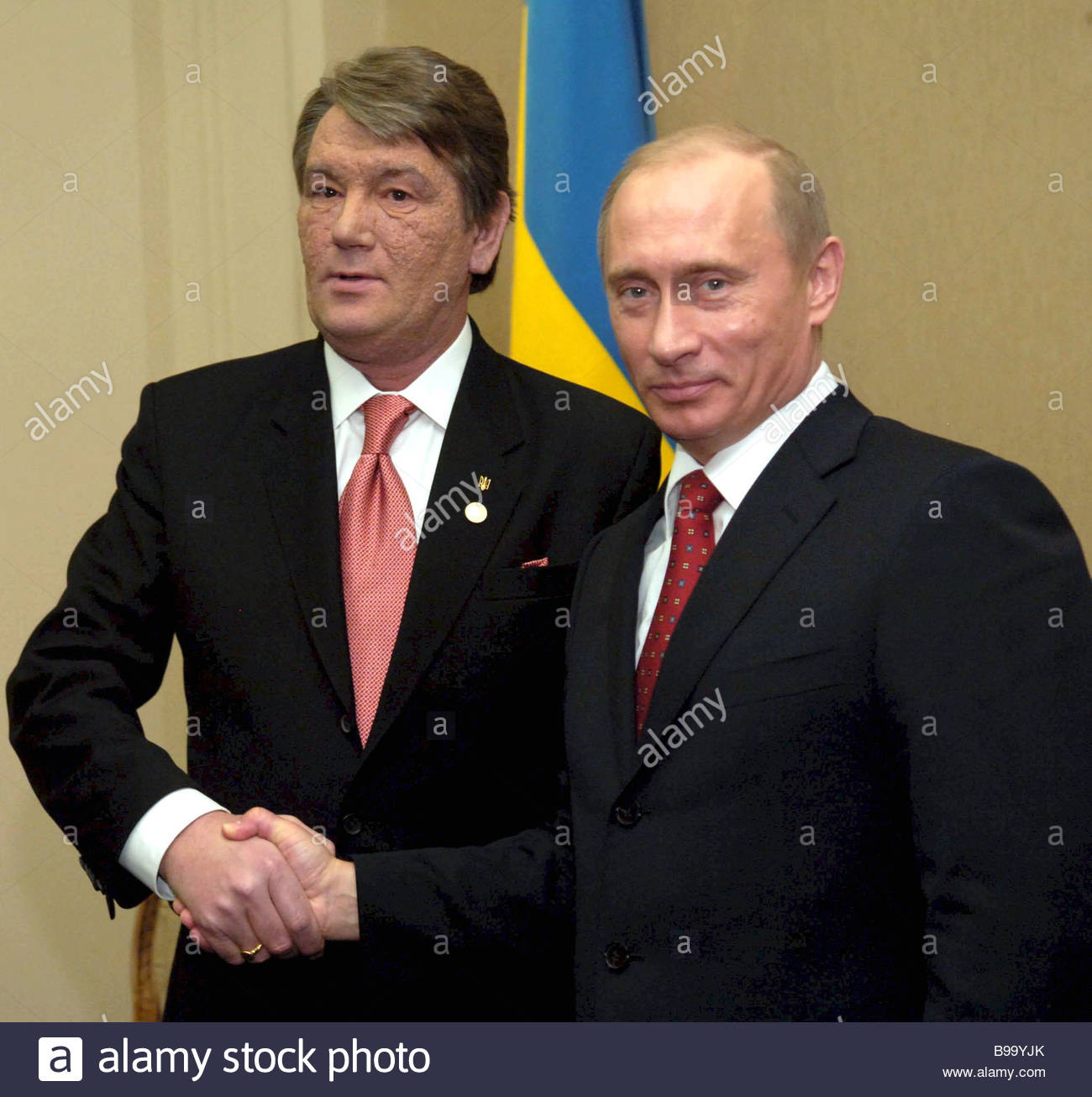 images/2016-10-06-Talkov/presidents-vladimir-putin-of-russia-right-and-viktor-yushchenko-of-B99YJK.jpg